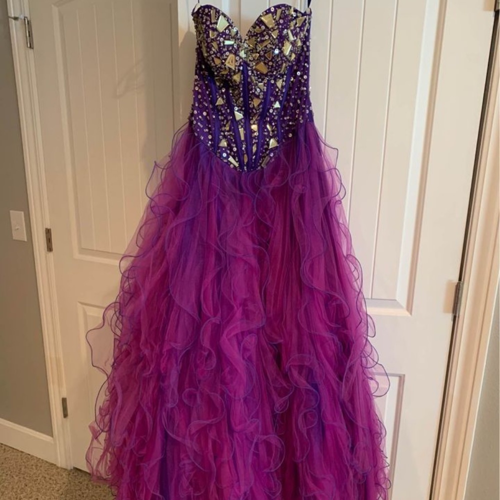 Prom or ball gown/dress